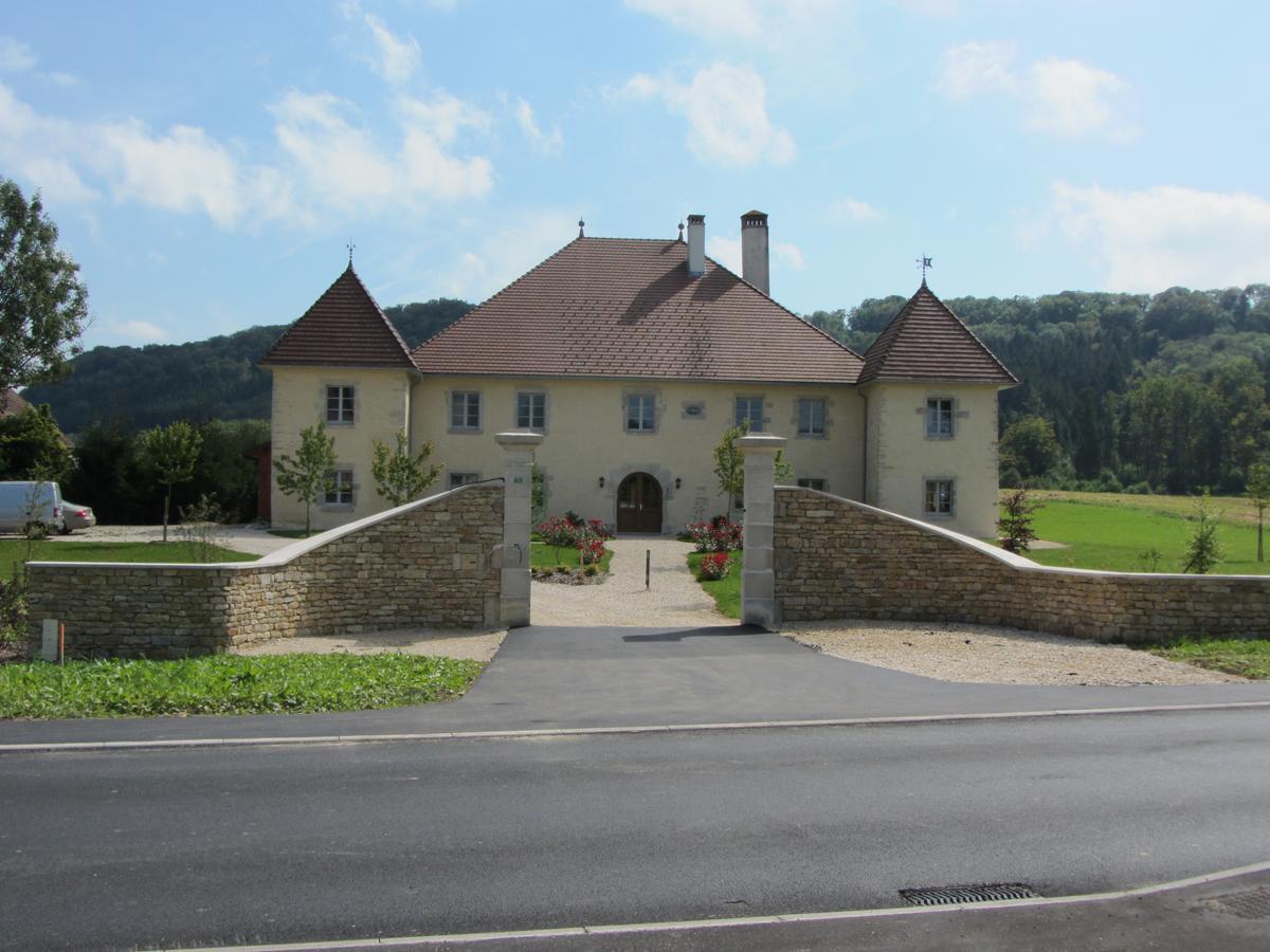 Le Relais Des Deux Tours Brémondans