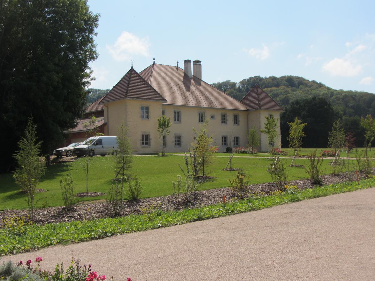 Le Relais Des Deux Tours Bed & Breakfast
